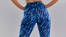 Load image into Gallery viewer, Womens Hi Runner 7/8 Tight Blue Mist
