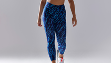 Load image into Gallery viewer, Womens Hi Runner 7/8 Tight Blue Mist
