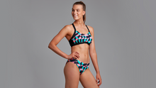 Load image into Gallery viewer, Womens Hold Steady Crop Top Step Up
