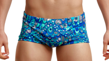 Load image into Gallery viewer, Mens Plain Front Trunks Wings Up
