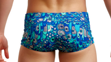Load image into Gallery viewer, Mens Plain Front Trunks Wings Up
