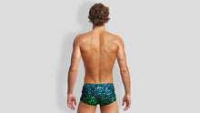 Load image into Gallery viewer, Mens Plain Front Trunks Spraying Alive
