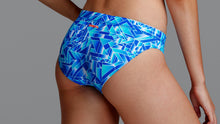 Load image into Gallery viewer, Womens Sports Brief Pane Train
