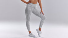 Load image into Gallery viewer, Womens Hi Runner 7/8 Tight Speckled
