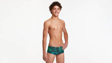Load image into Gallery viewer, Boys Classic Trunks Spraying Alive
