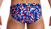 Load image into Gallery viewer, Mens Classic Briefs Pane In The Glass
