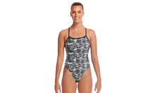 Load image into Gallery viewer, Womens Twisted One Piece Bar Tack
