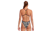 Load image into Gallery viewer, Womens Twisted One Piece Bar Tack
