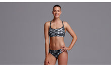 Load image into Gallery viewer, Womens Sports Top Black Hole
