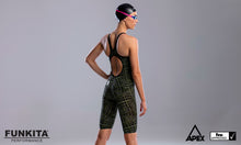 Load image into Gallery viewer, Womens Apex Stealth Free Back Kneeskin Slasher Green
